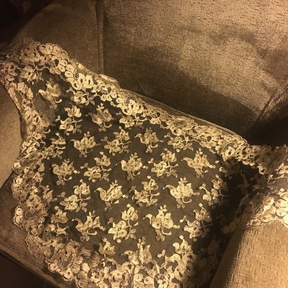 Gold scarf with sequins - Picture 3 of 4